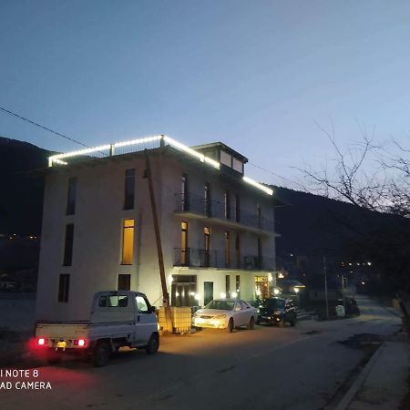 Hotel Marliza Mestia Bagian luar foto