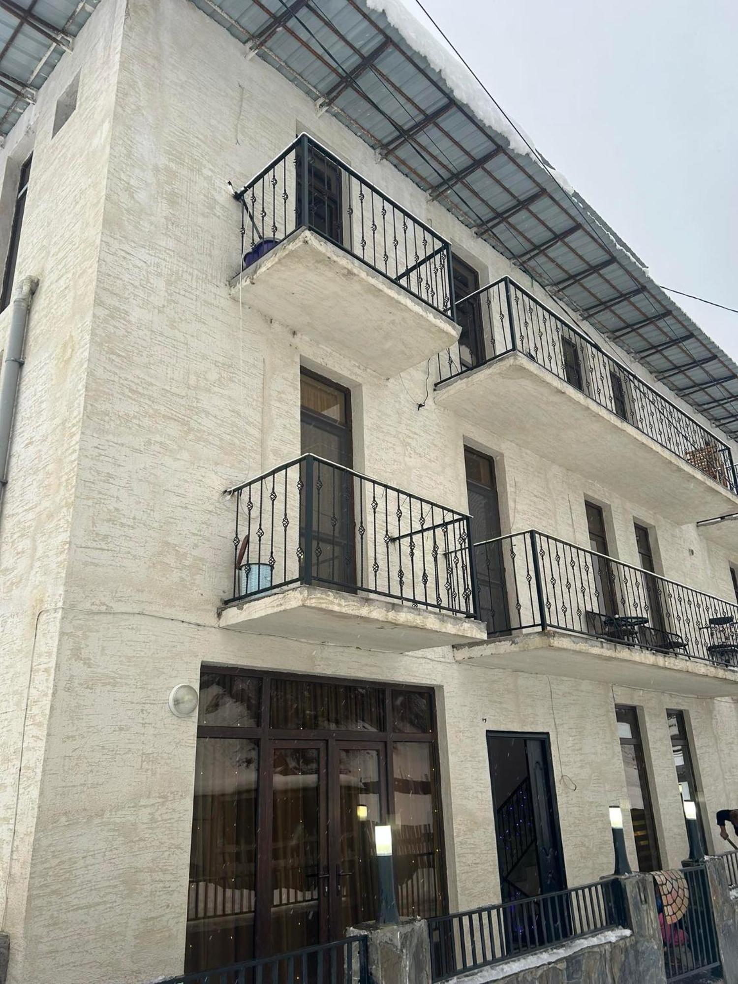 Hotel Marliza Mestia Bagian luar foto