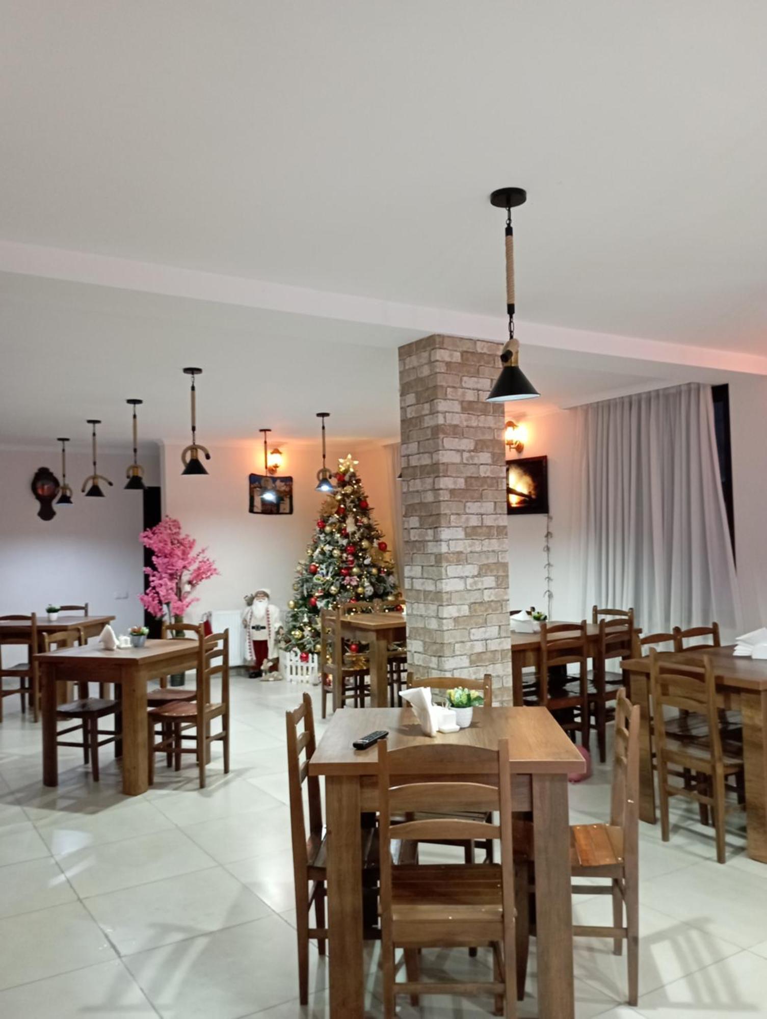 Hotel Marliza Mestia Bagian luar foto