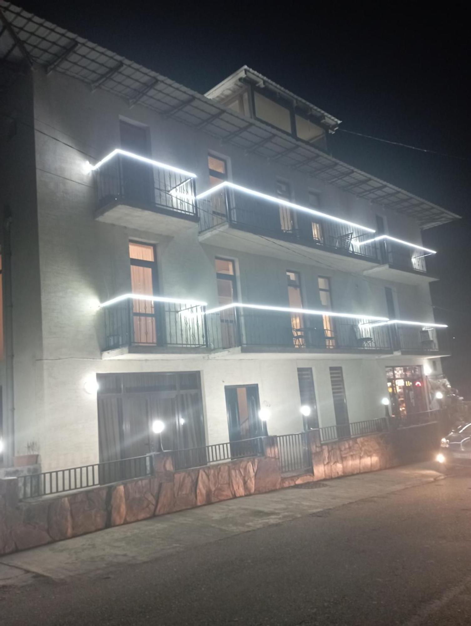 Hotel Marliza Mestia Bagian luar foto